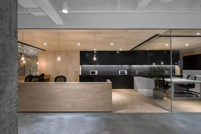 辦公室設(shè)計(jì)如何搭配玻璃隔斷？